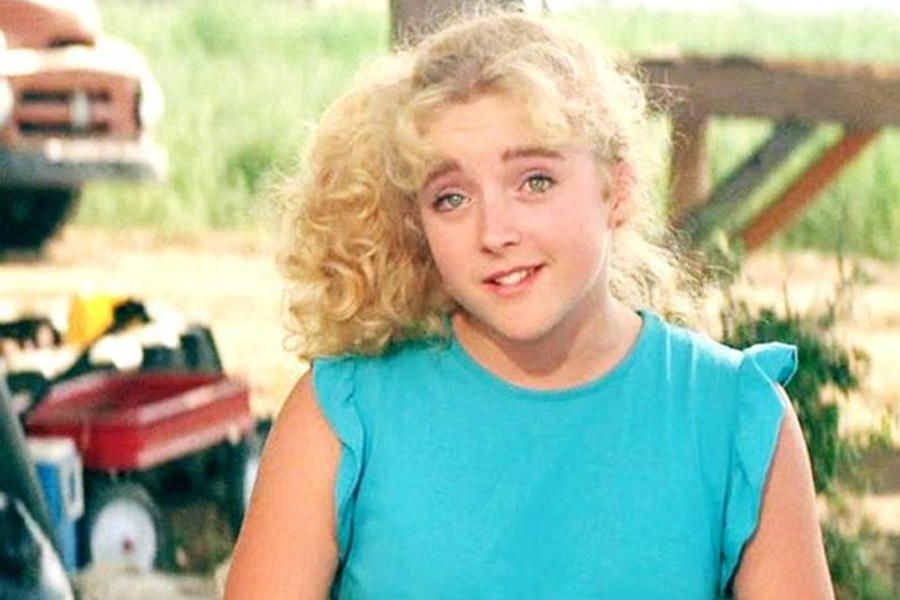 Jane Krakowski Younger: A Vivid Portrait of the Star and Her Family Life 2 jane krakowski younger